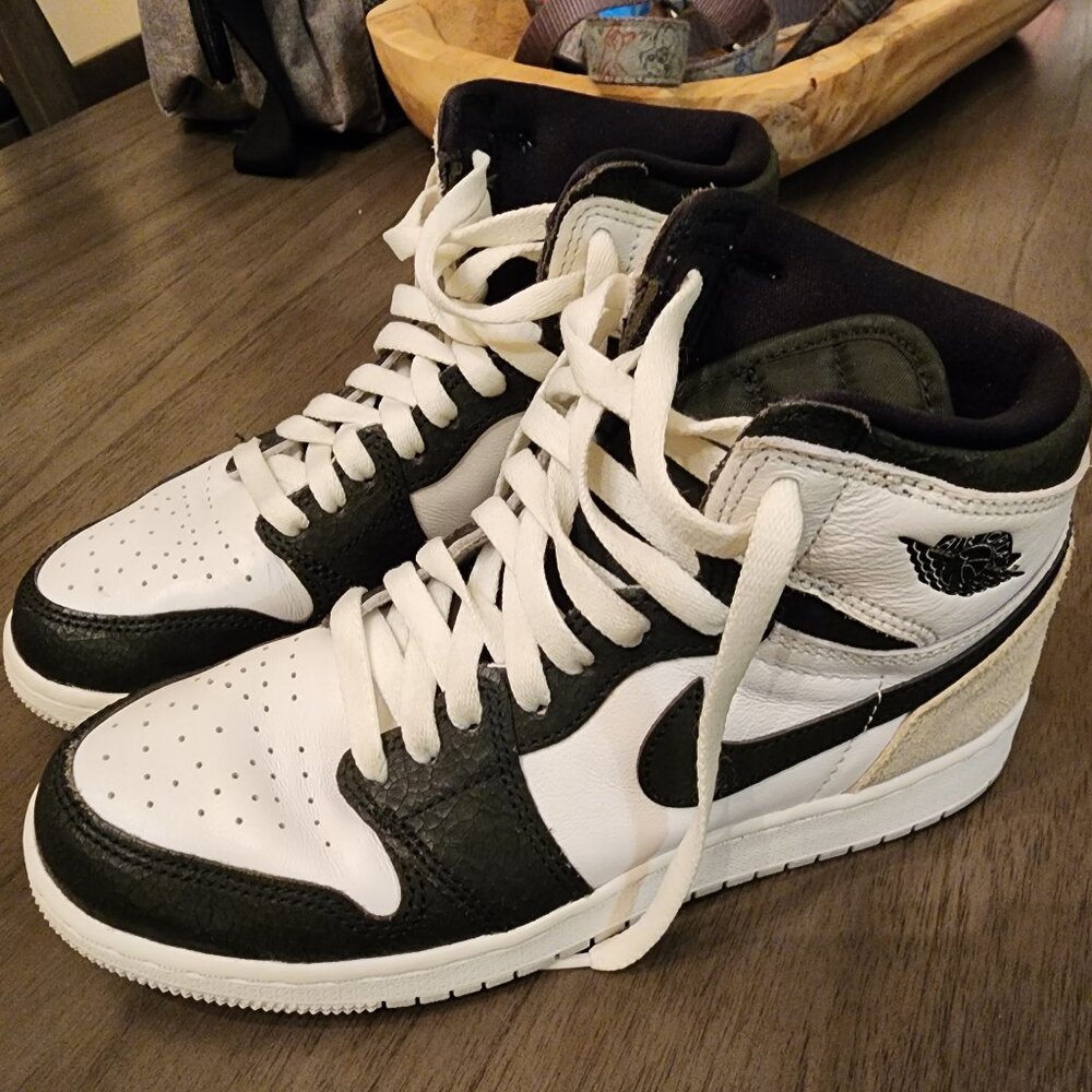 Size 6Y (7.5W) - Jordan 1 Retro OG High Stage Haze with Extra Laces
